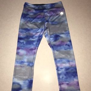 Pattern workout capris
